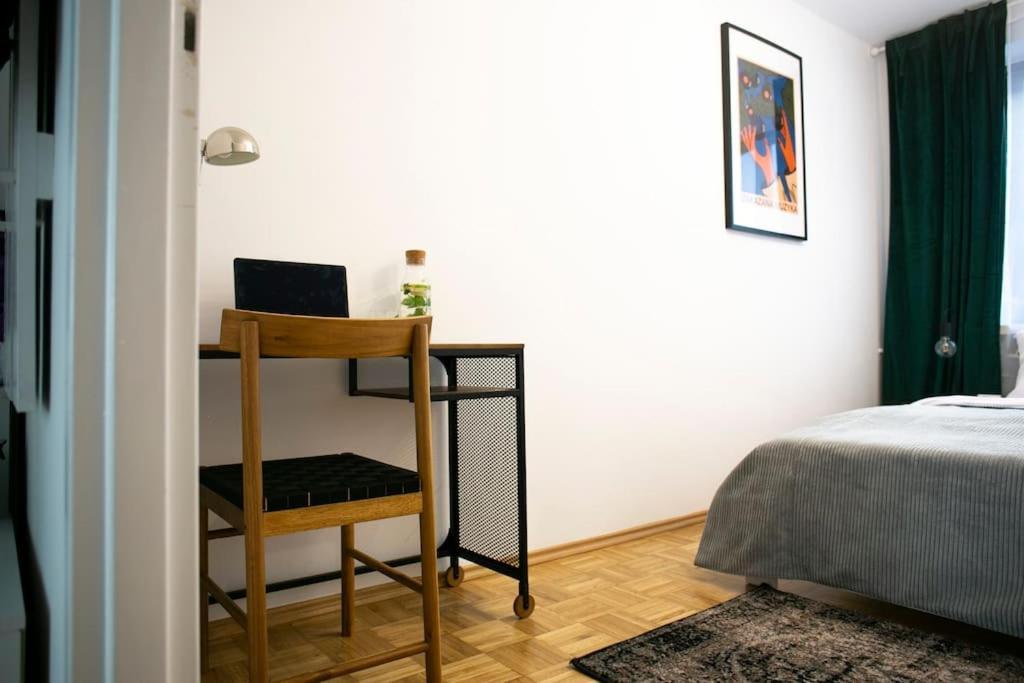 Oomph Center Well Designed With Balcony Apartmán