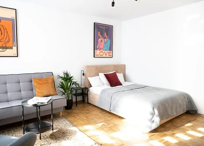 Oomph Warsaw Center Well Designed Apartment With Balcony