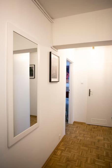 Oomph Center Well Designed With Balcony * Varsavia